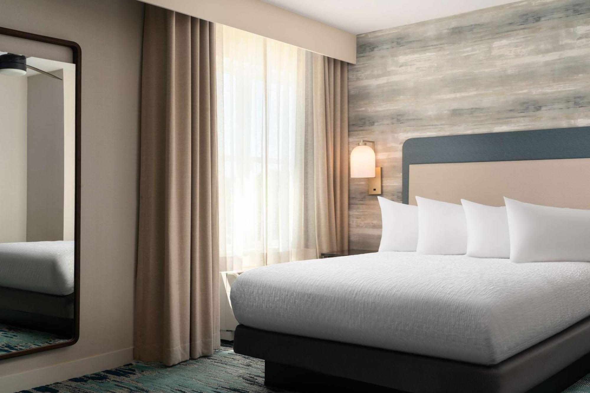 โฮมวูด สวีท บาย ฮิลตัน นิวพอร์ต มิดเดิลทาวน์ Hotel ภายนอก รูปภาพ